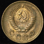 1 копейка 1956 г. Перекрест стеблей колосьев приближен к выступающему канту монеты, как в предыдущие (Копейка 1956)